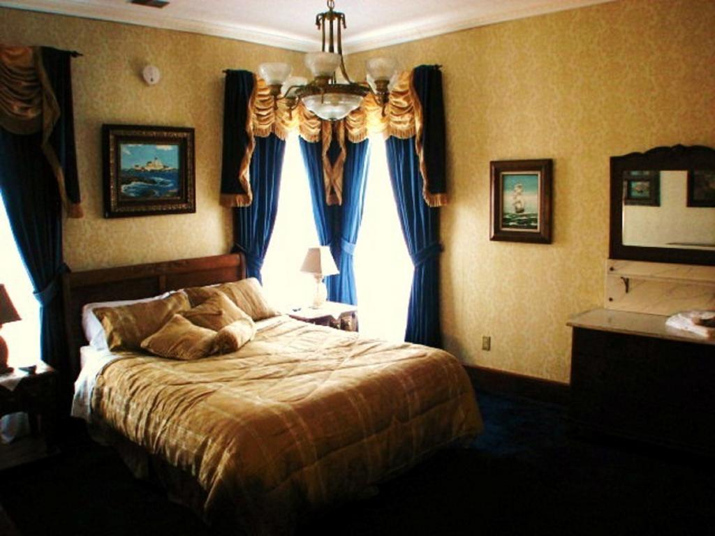 Herrold On Hill Bed And Breakfast Wabash Room photo