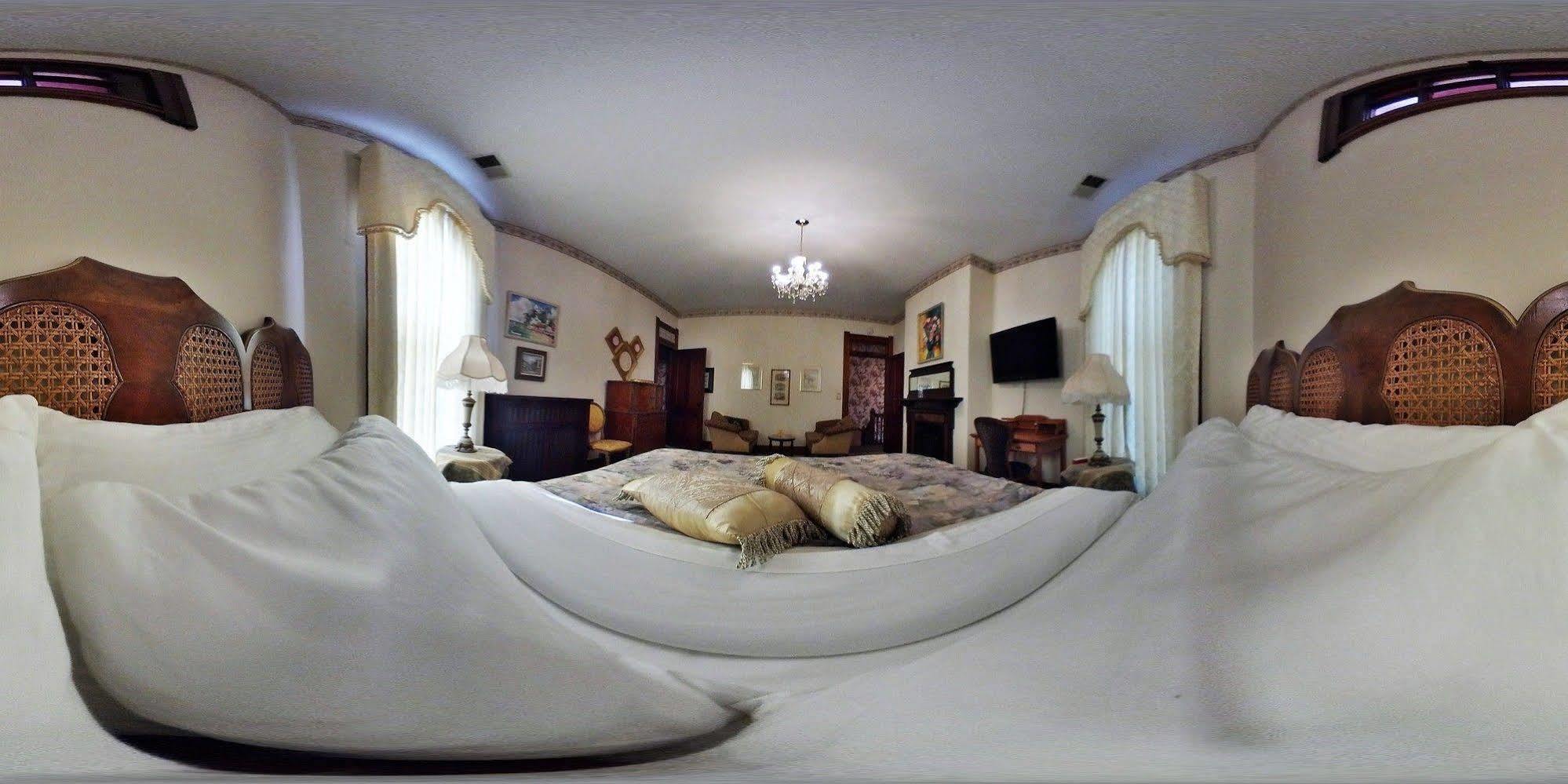 Herrold On Hill Bed And Breakfast Wabash Exterior photo