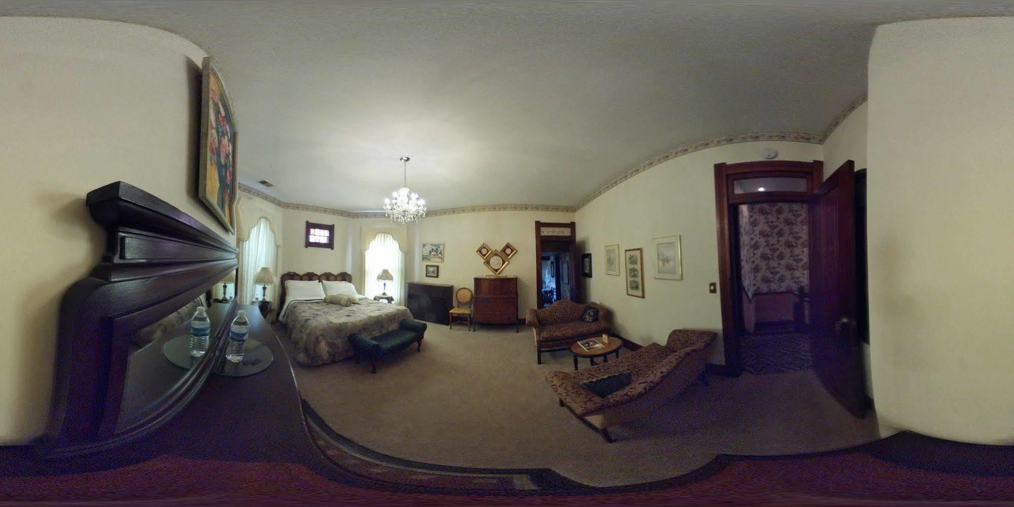 Herrold On Hill Bed And Breakfast Wabash Exterior photo
